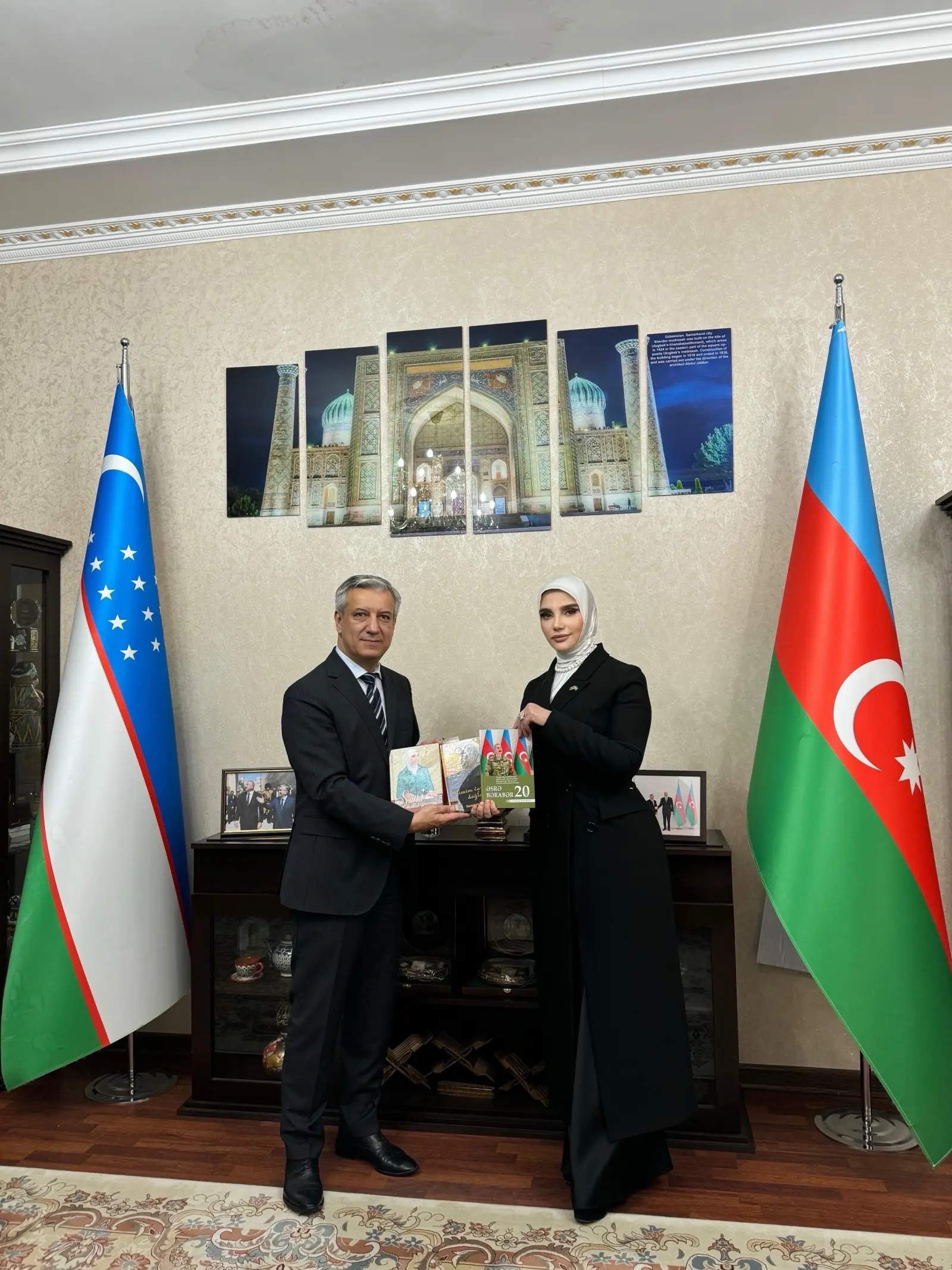 Xuraman Muradova Özbəkistanın ölkəmizdəki fövqəladə və səlahiyyətli səfiri Bahrom Aşrafxanovu doğum günü münasibətilə təbrik edib