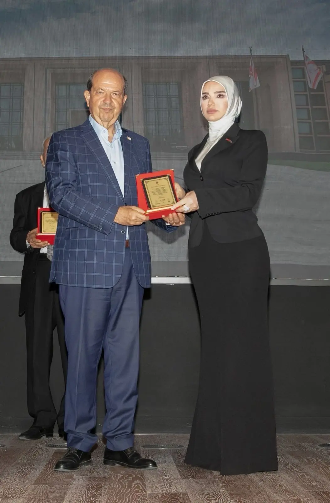 Xuraman Muradova  Şimali Kipr Prezidenti sayın Ersin Tatarla "Lefkoşa Türk Dünyasışeir axşamları"nda
