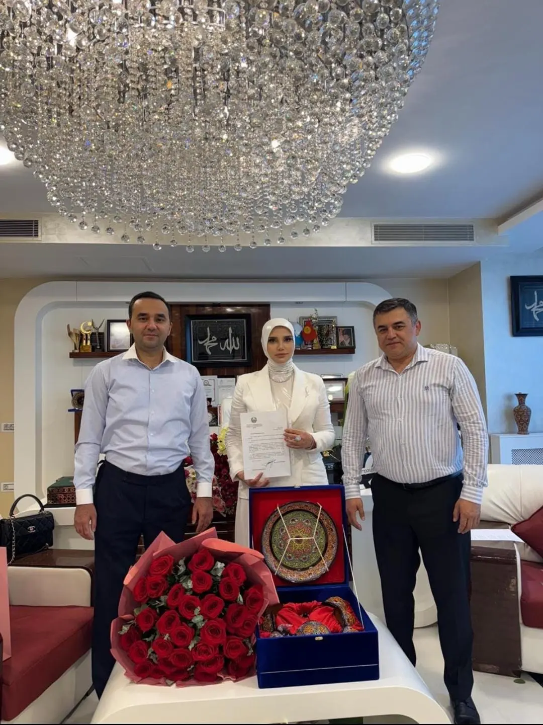 Xuraman Muradova Özbəkistan Respublikasının Azərbaycandakı fövqəladə və səlahiyyətli səfiri Bahrom Aşrafxanov tərəfindən təbrik edildi