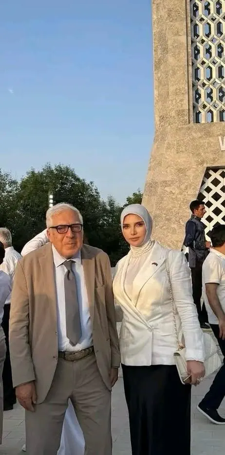 Xuraman Muradova Xalq yazıçısı Anarı təbrik etdi
