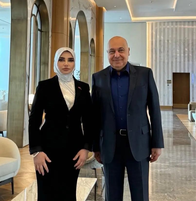 Xuraman Muradova Xalq yazıçısı Çingiz Abdullayevin təqdimatında...